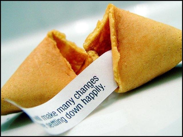 EN TATLI FAL: ŞANS KURABİYESİ" could be rewritten as "THE SWEETEST FORTUNE: COOKIE OF DESTINY.