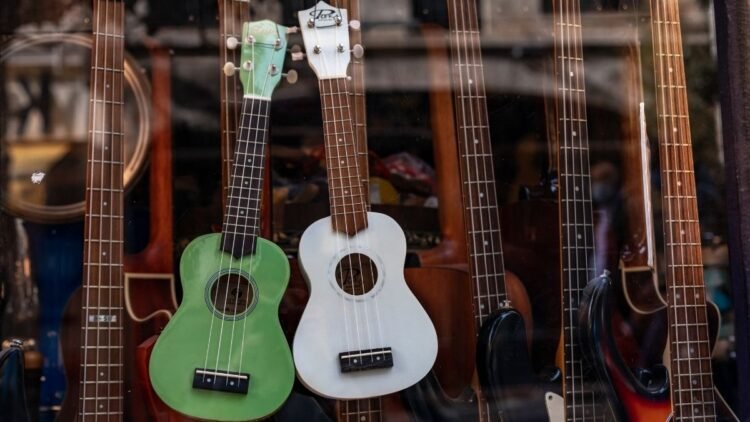 Ukulele Nedir ve Nasıl Çalınır? En İyi Ukulele Modelleri ile Fiyat Rehberi