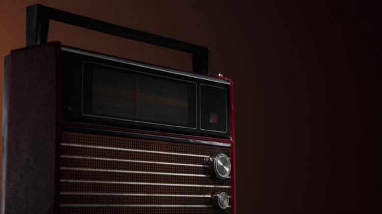 Klasik Tarzlarıyla Evinizin Atmosferini Değiştirecek En İyi Nostaljik Radyolar