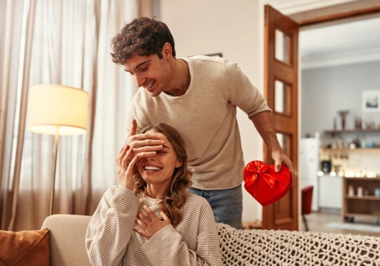 Sevgililer İçin Yenilebilir Çiçek ve Çikolata Önerileri