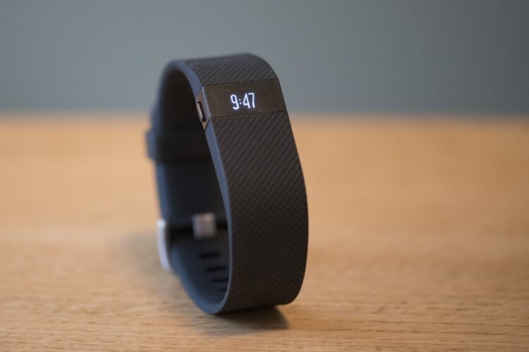 Fitbit Charge HR Kablosuz Akıllı Bileklik: İnceleme, Yorumlar ve Özellikler