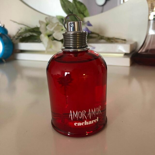 cacharel amor amor yorumları