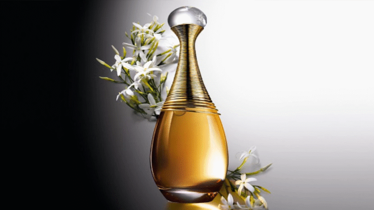 Dior J'Adore Parfüm: İnceleme ve Kullanıcı Yorumları