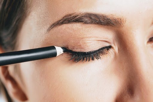eyeliner nasıl çekilir