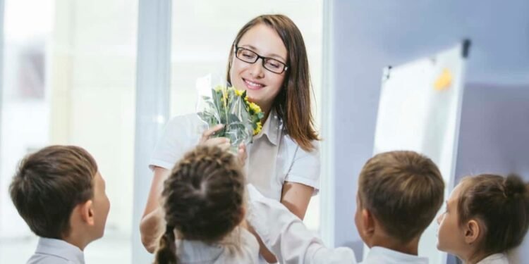 Kadın Öğretmenler için Hediye Fikirleri | Öğretmenler Günü Hediye Önerileri